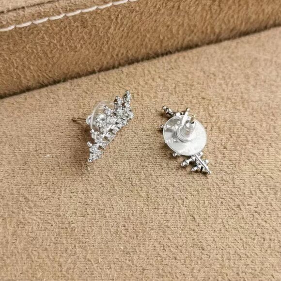 Kendra Scott Stud Earrings - Picture 3 of 3